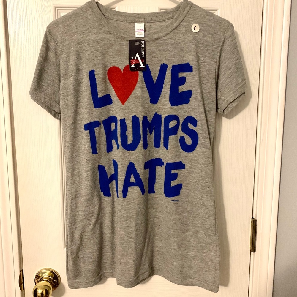 America! Love Trumps Hate Women’s Tee Size L NWT